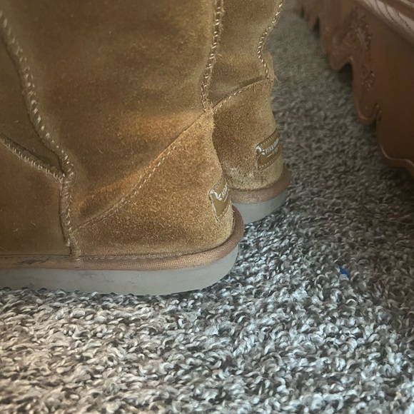 Chestnut Colored Koolaburra Uggs. 🌰 💲Accepting Offers!💲 - Picture 4 of 6